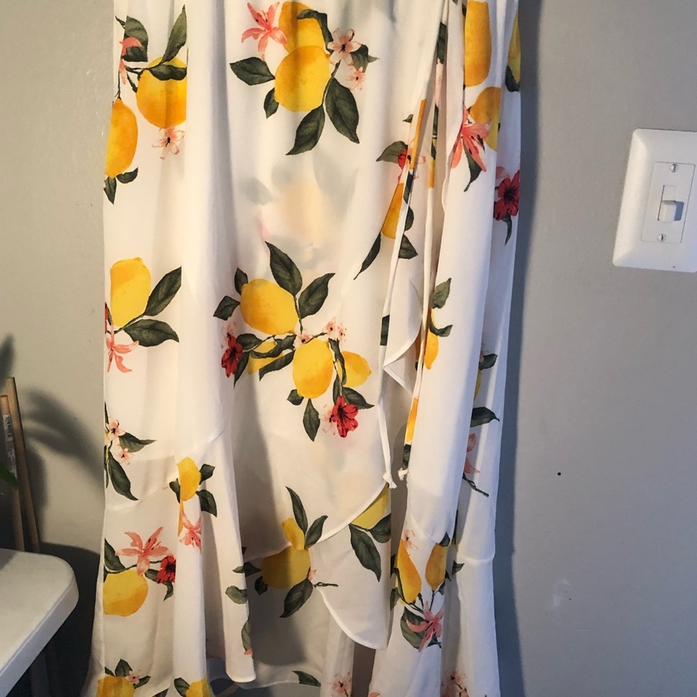 Women’s wraparound, ruffled, lemon, blossoms Cottage-Core , flowy ruffled - Picture 3 of 7